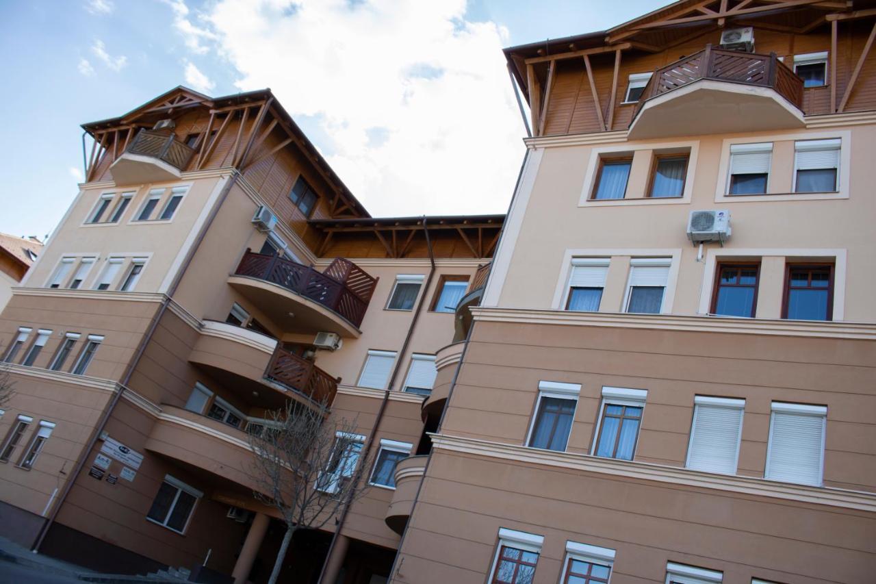 شقة Csalogany Apartman Szekszárd المظهر الخارجي الصورة